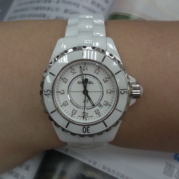 台中當舖流當品原裝CHANEL J12 33mm 石英陶瓷12鑽女錶9成5新特價出清 